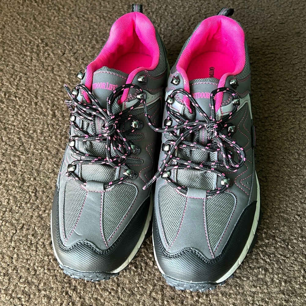 New Women Outdoor Life Hiking Shoes, Color gray, pink and black, Size 11.
